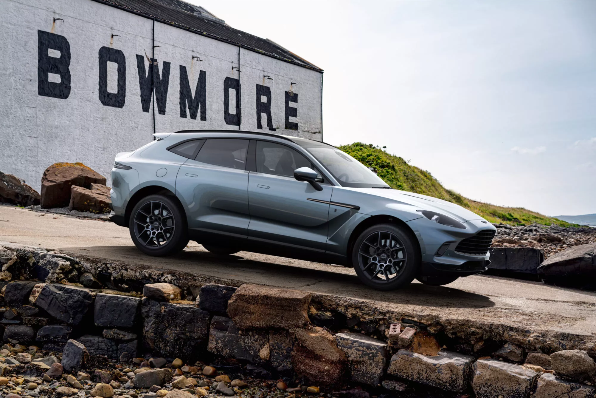 アストンマーティン、エクスクルーシブなDBX Bowmore®エディションを発表 – Aston Martin | Pressroom