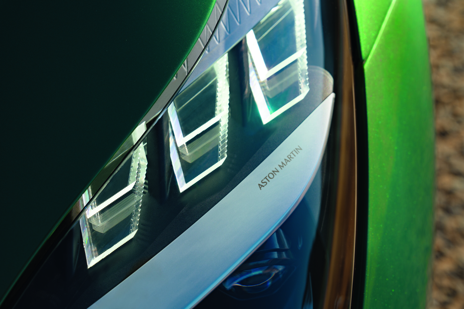 El nuevo Aston Martin DB12_16-jpg